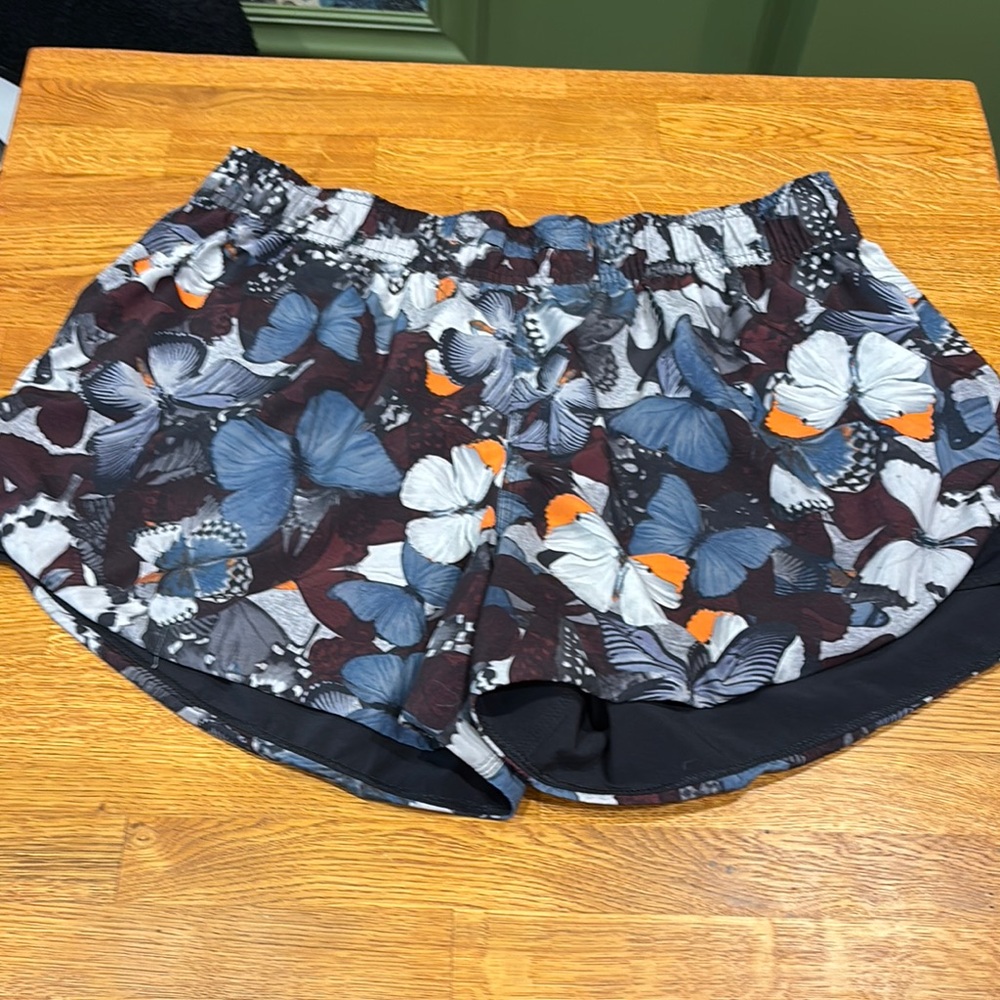 lululemon mid rise 4 inch.